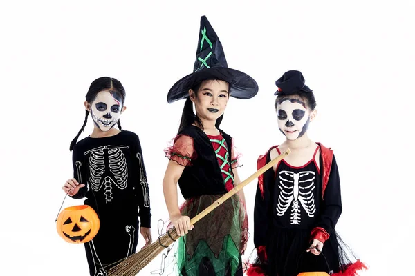 Halloween feest met Aziatische groep kinderen — Stockfoto