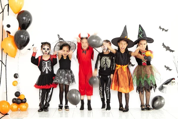 Halloween party little children at home — стоковое фото