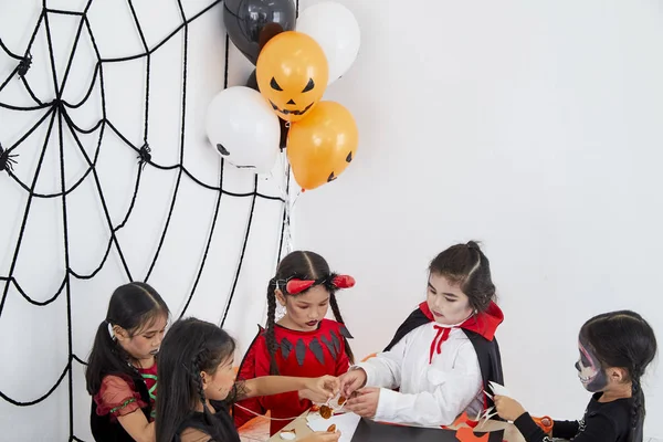 Carino halloween sfondo bambini costume — Foto Stock