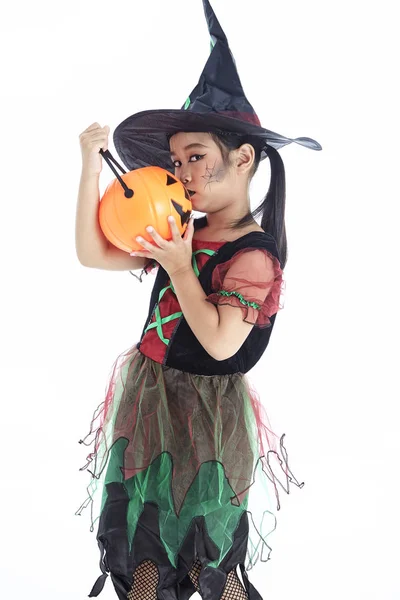 Asiatisk liten flicka klädd i Halloween kostym — Stockfoto