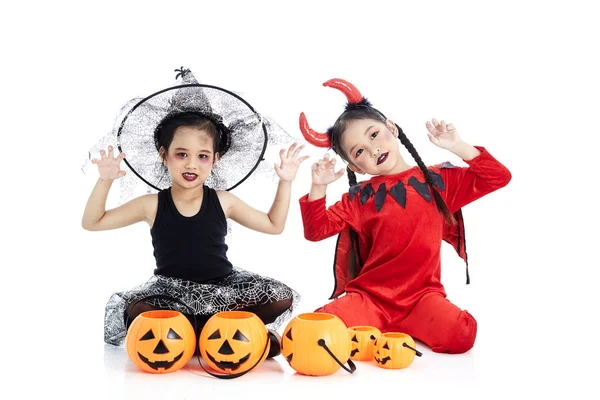 Asiatisk tjej med Face-Paint i Halloween — Stockfoto