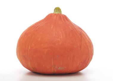 beyaz arkaplanda turuncu balkabağı