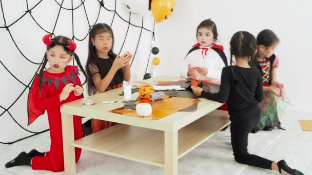 Grupo Pouco Asiático Menina Halloween Traje Celebrar Juntos Feriado Halloween — Vídeo de Stock