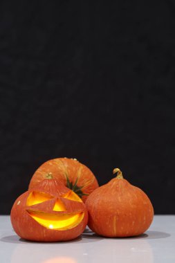 Siyah arka planda Halloween kabak jack