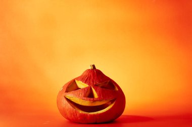 Gece korkutucu ile Halloween kabak