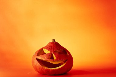 Gece korkutucu ile Halloween kabak