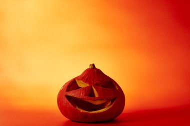 Gece korkutucu ile Halloween kabak