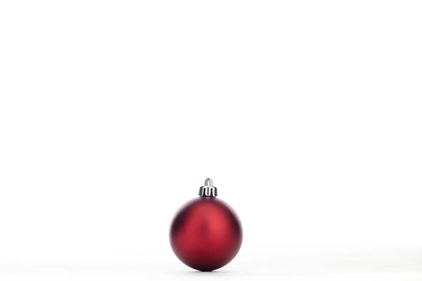 흰색 바탕에 빨간색 크리스마스 값싼 물건 — 스톡 사진