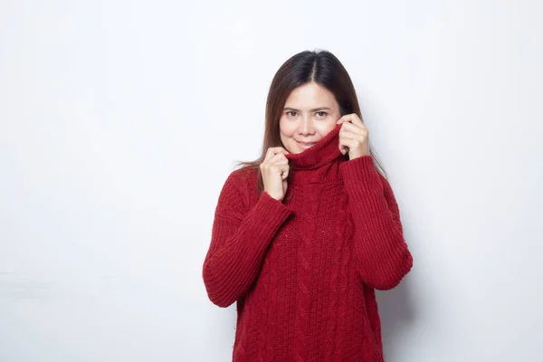 Портрет жінки в червоному светрі — стокове фото