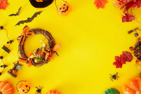Collezione di oggetti della festa di Halloween che formano una cornice — Foto Stock