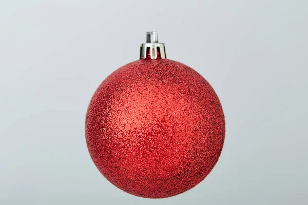 Juguete rojo de cristal para la decoración de una Navidad —  Fotos de Stock