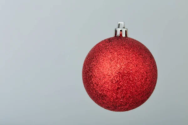 Juguete rojo de cristal para la decoración de una Navidad —  Fotos de Stock