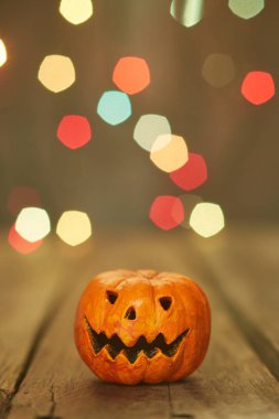 Bokeh ışıkları üzerinde Cadılar Bayramı kabağı