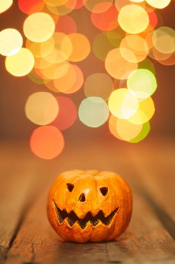 Bokeh ışıkları üzerinde Cadılar Bayramı kabağı