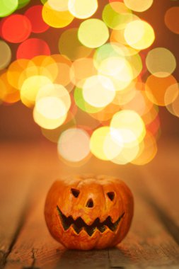 Bokeh ışıkları üzerinde Cadılar Bayramı kabağı