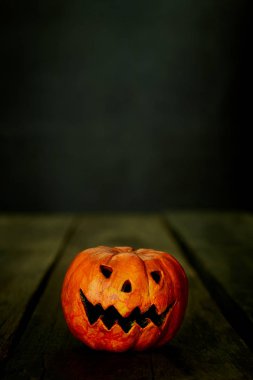 Cadılar Bayramı Balkabağı kafa jack fener masada