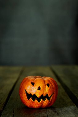 Cadılar Bayramı Balkabağı kafa jack fener masada