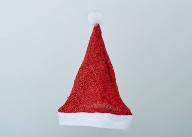 Noel Baba 'nın kırmızı şapkası gri renkte