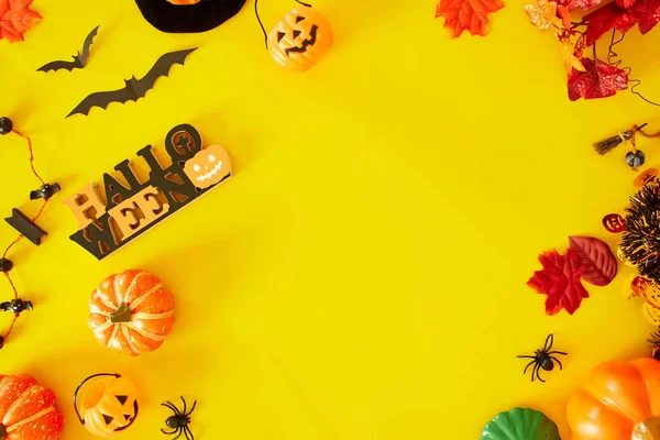 Collezione di oggetti della festa di Halloween che formano una cornice — Foto Stock