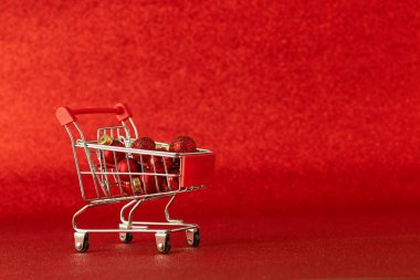 Online alışveriş arabası hediye günü indirimi