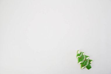 Beyaz arka planda Çam Kurabiyesi, Noel