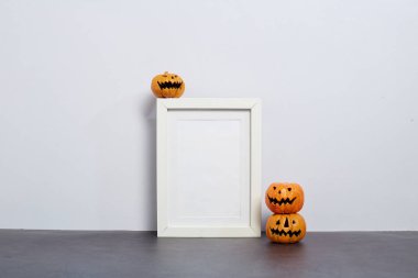 Jack o Lantern ile siyah çerçeveyi hazırla.
