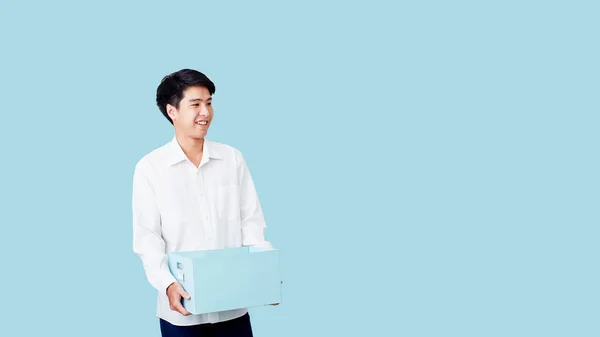 Young asian businessman holding a box — Stock Photo, Image