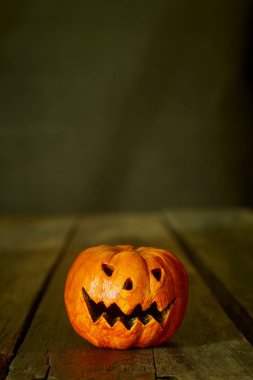 Cadılar Bayramı için Jack O 'Lantern tahtada