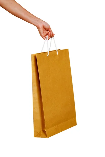 Женщина Держит Бумажный Пакет Покупки Белом Обрезка Пути Торговый Концепт — стоковое фото
