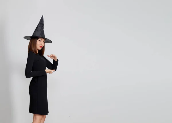 Fiatal Ázsiai Kalap Ruha Mint Egy Boszorkány Halloween Party — Stock Fotó