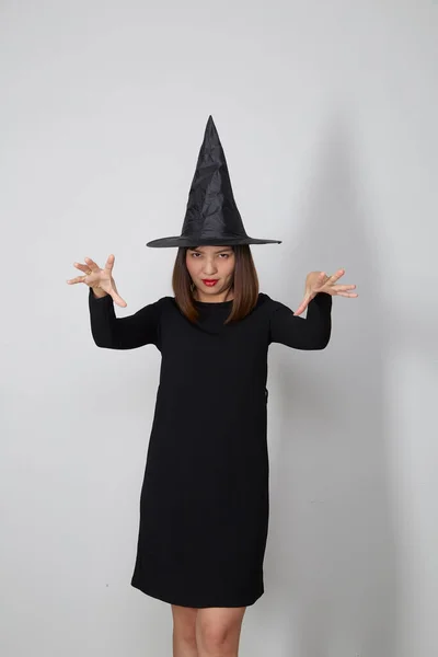 Krásná Asijská Žena Sobě Čarodějnice Kostým Pro Halloween Party — Stock fotografie