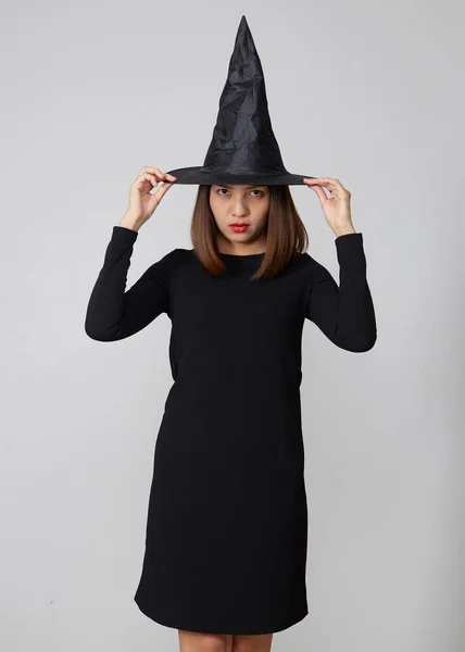 Bela Ásia Mulher Vestindo Bruxa Traje Para Halloween Festa — Fotografia de Stock