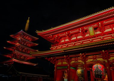 Tokyo 'daki Sensoji Tapınağı, Japonya 22-2018. Asakusa bölgesindeki en ünlü Budist tapınağıdır. Sensoji Tapınağı Tokyo, Japonya 'nın en önemli turistik yerlerinden biridir..