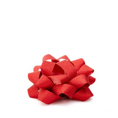 Beyaz arkaplanda kırmızı yemyeşil bir fiyonk