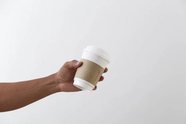 Mockup Van Mannelijke Hand Met Een Koffie Papieren Beker Geïsoleerd — Stockfoto