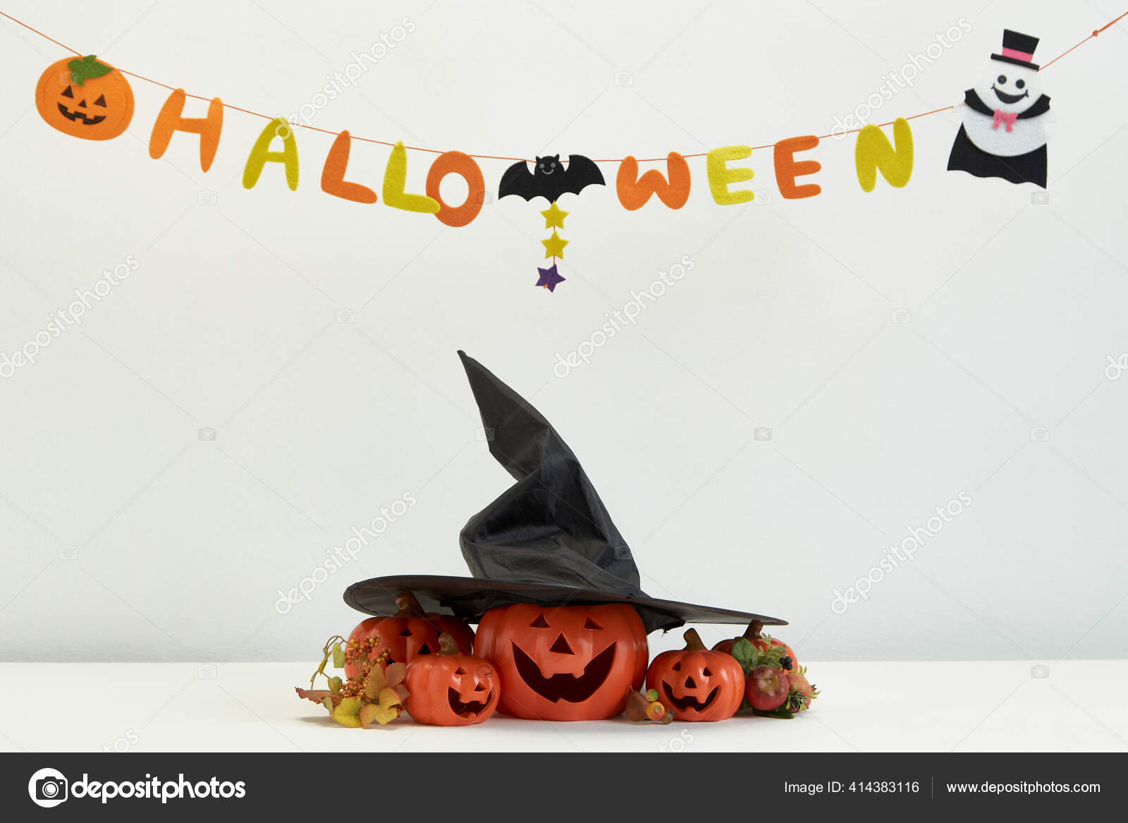 https tr depositphotos com 414383116 stock photo jack lantern pumpkins decor white html