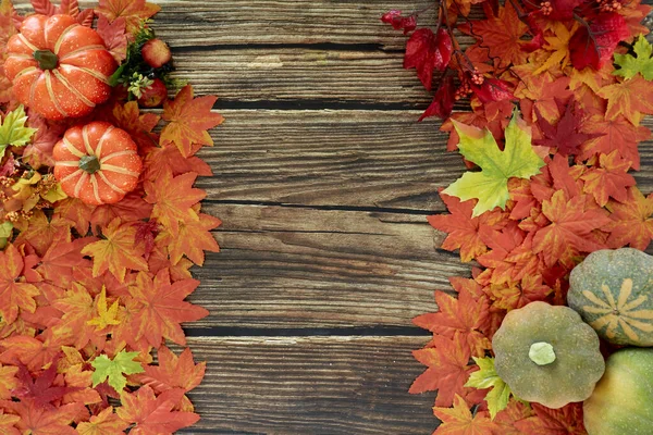 Cadre Feuilles Automne Citrouilles Vieux Fond Bois Avec Espace Copie — Photo