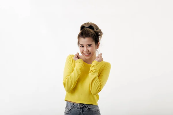 Retrato Hermoso Joven Feliz Asiático Mujeres Feliz Sorpresaella Usando Suéter — Foto de Stock