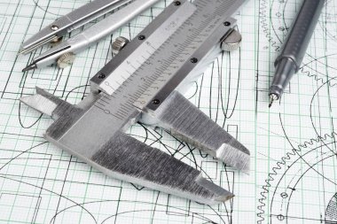 vernier callipers, pusula, teknik kalem ve çizimler 