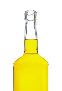 Beyaz arka planda izole edilmiş zeytinyağı şişesi