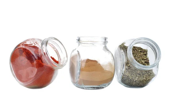 kavanoz ile baharat, beyaz arka plan üzerinde izole