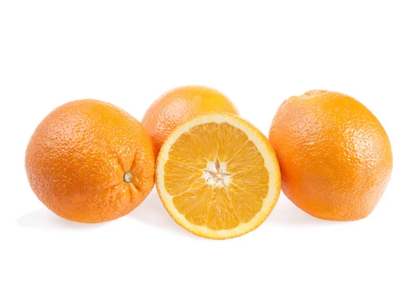 Φρέσκα Πορτοκάλια Απομονώνονται Λευκό Φόντο — Φωτογραφία Αρχείου