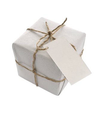 Kağıt ile paketlenmiş, iple bağlanmış ve boş etiketli 