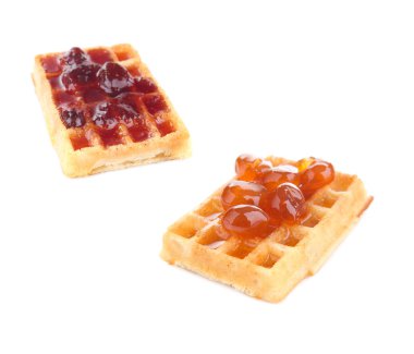 Reçelli beyaz izole lezzetli waffle 