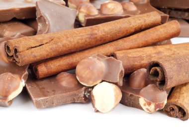 çikolata fındık içi ve tarçın ile 