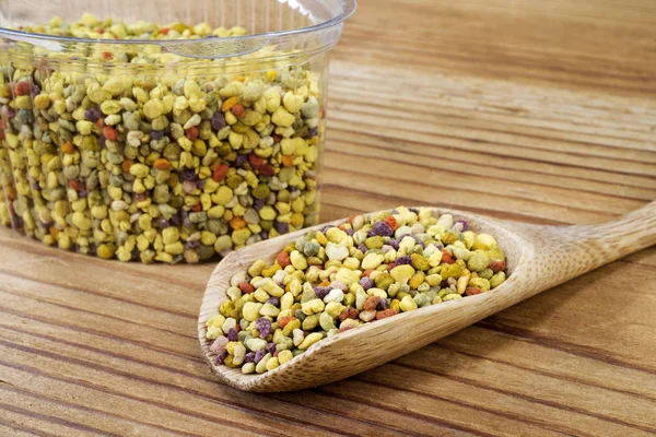 Bee Pollen Szelektív Összpontosít — Stock Fotó