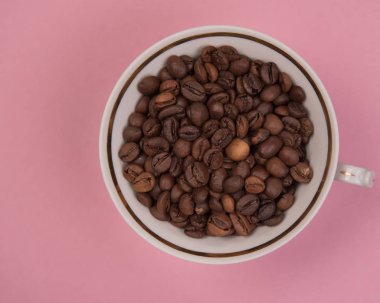 kahve tohumlar renkli bir arka plan üzerinde