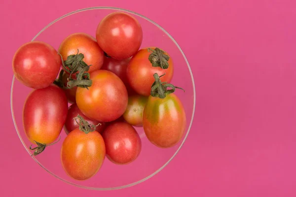 Tomates Cherry Sobre Fondo Coloreado — Foto de Stock