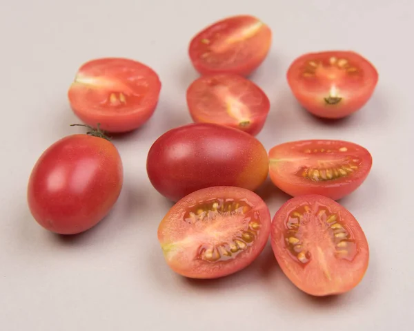 Tomates Cerises Sur Fond Coloré — Photo