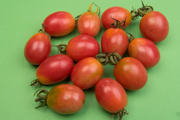 Tomates Cerises Sur Fond Coloré — Photo